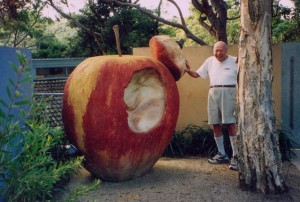 Гигантское яблоко